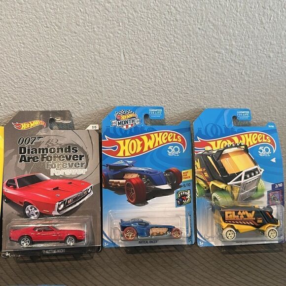 Lot of 12 Hot Wheels.  New in packages - Picture 4 of 6